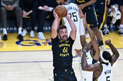 关键时刻CBA季后赛焦点战；俄克拉荷马雷霆造点机会；更衣室稳定；轮换策略成焦点的简单介绍九游体育官网